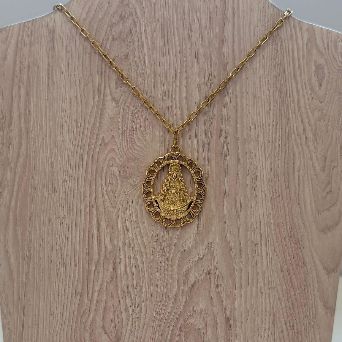 Medallón Virgen del Rocío con Borde Decorativo