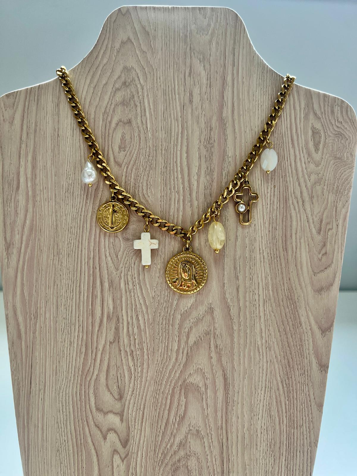 Collar Virgen de la Salud Charms