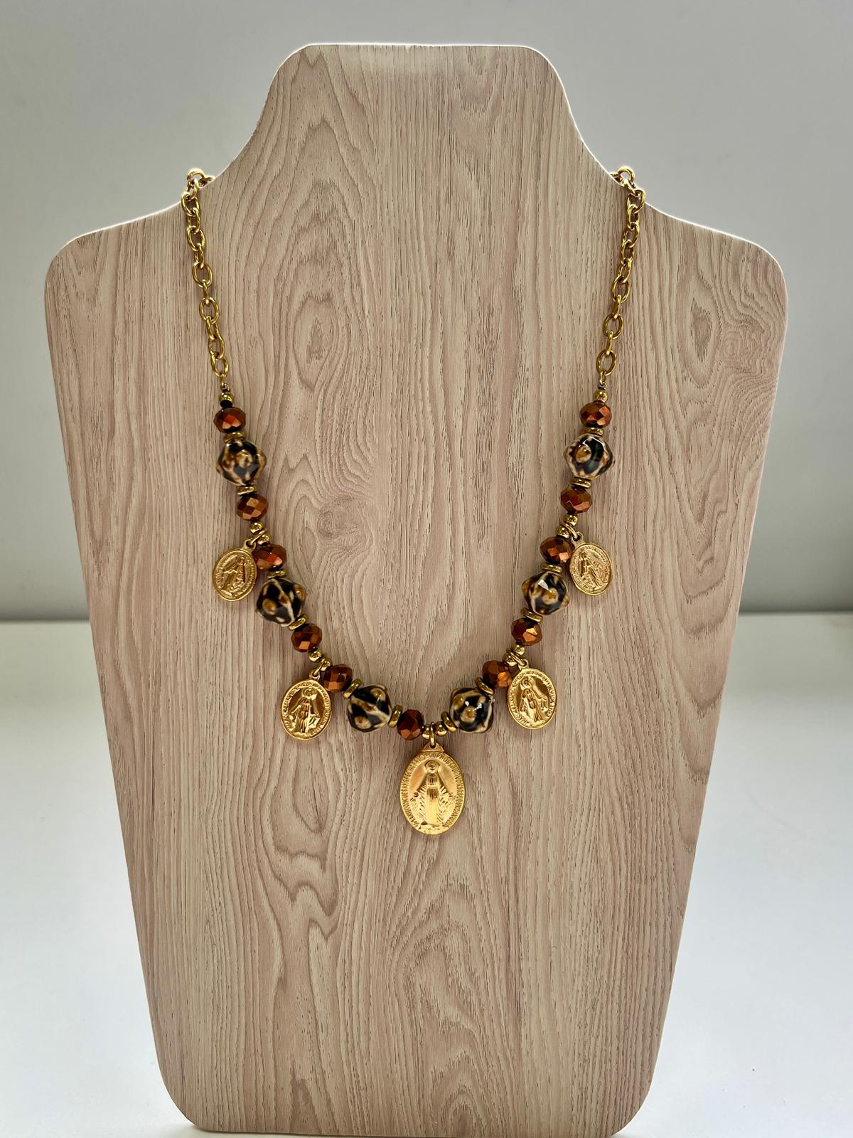 Collar Virgen La Milagrosa Dorado con Piedras Ojo de Tigre - Acero Inoxidable