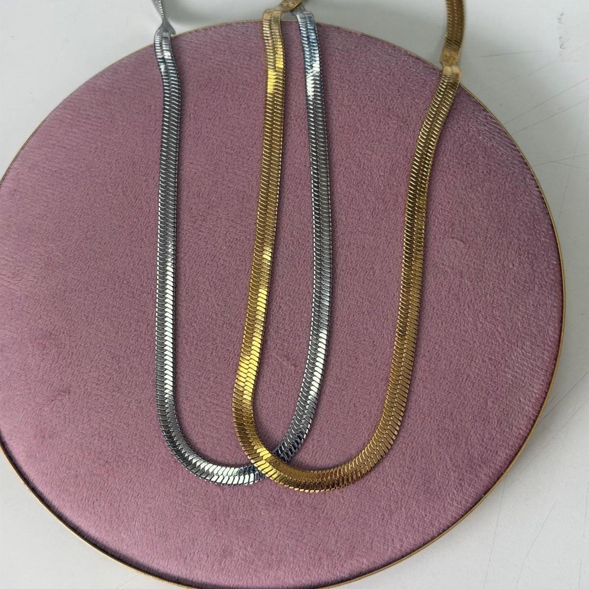 Collar Creta Disponible en dos tamaños disponible - Acero Inoxidable