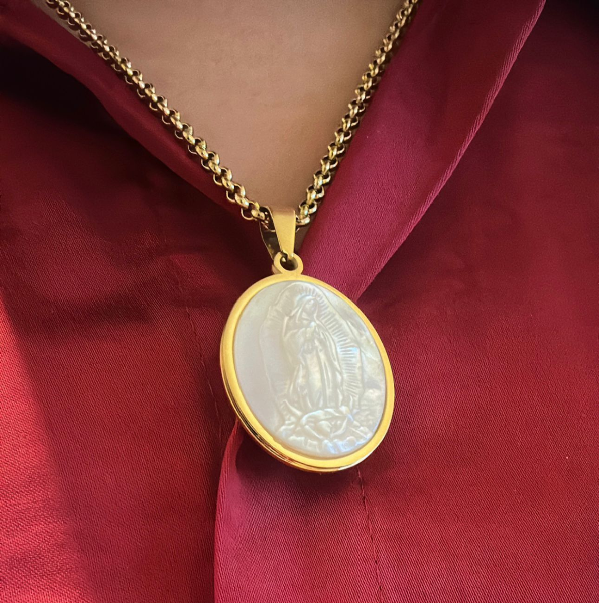 Medallón Virgen de Guadalupe Nácar