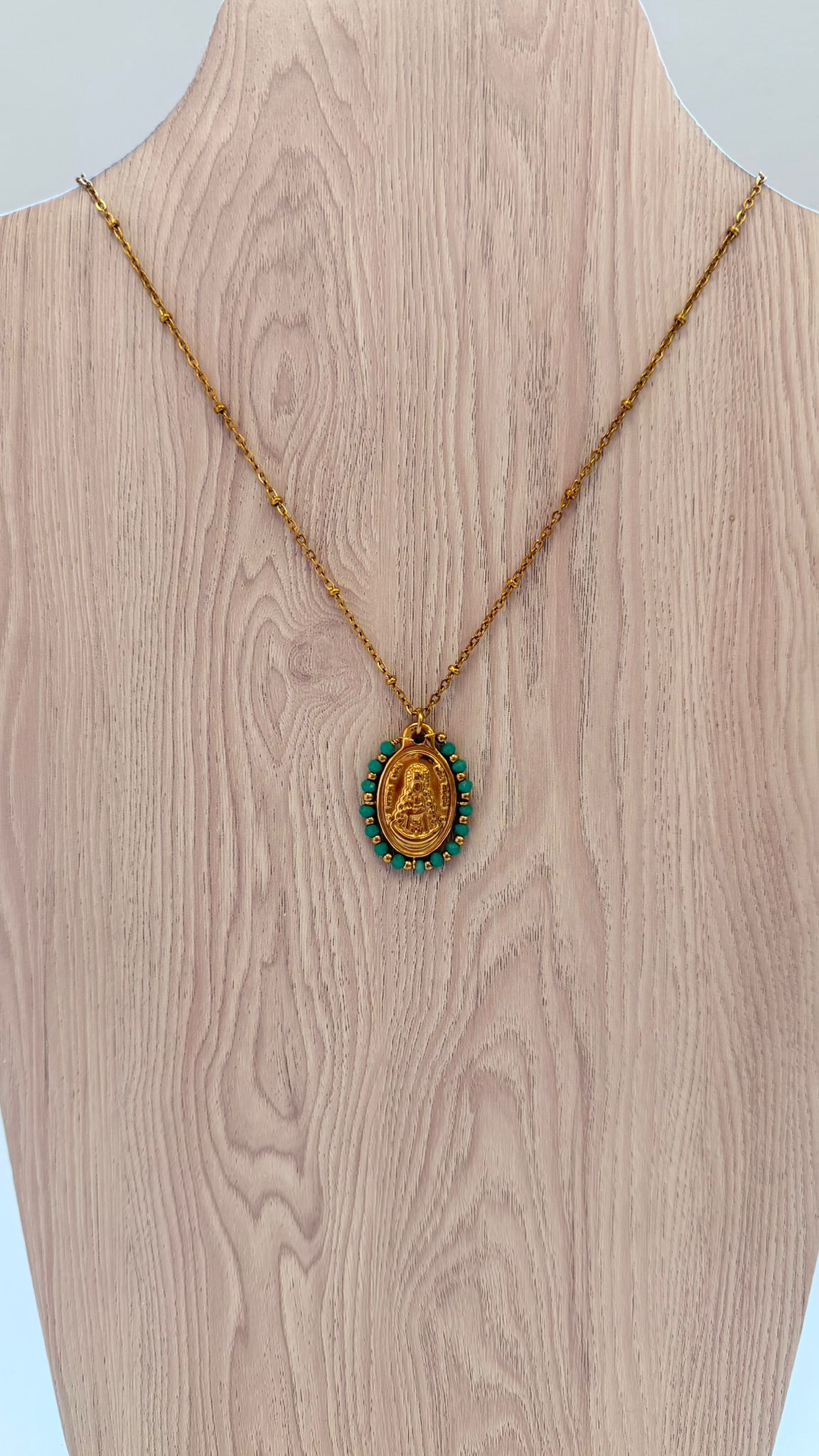 Medalla Ovalada de la Virgen Del Rocío con Borde de Cuentas - Acero Inoxidable