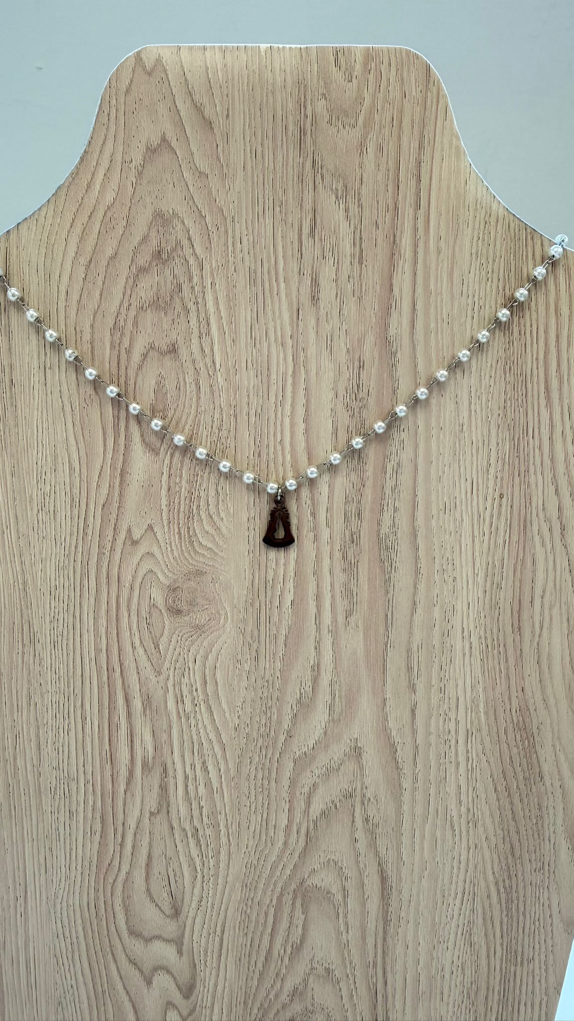 Collar Silueta Virgen del Rocío con Perlitas - Acero Inoxidable
