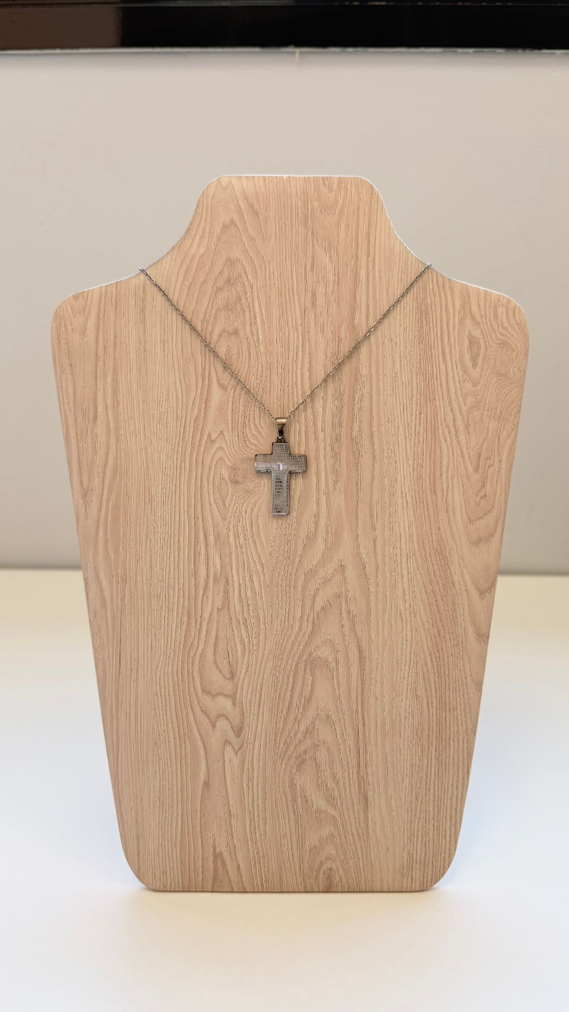 Collar Cruz Padre Nuestro de Acero Inoxidable – Fe y Estilo en una Pieza
