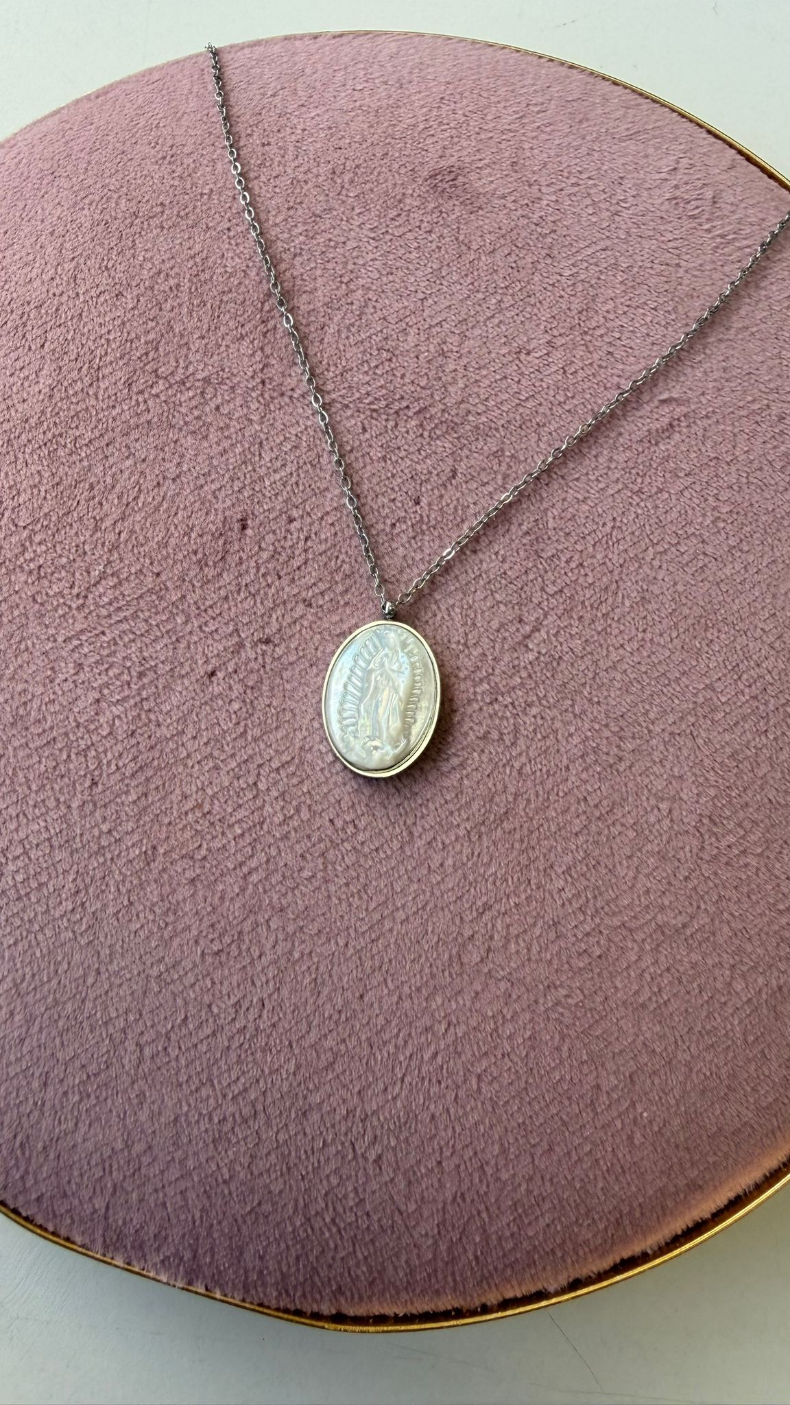 Medalla Pequeña de Nácar Virgen de Guadalupe - Acero Inoxidable