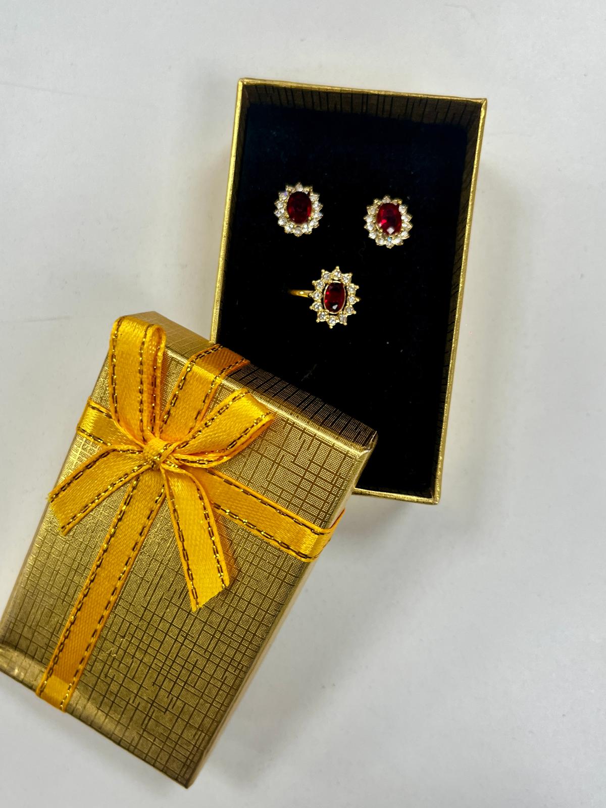 Conjunto Anillo Pendientes Victoria con Circonita y Piedra Roja - Disponible en Dorado y Plateado