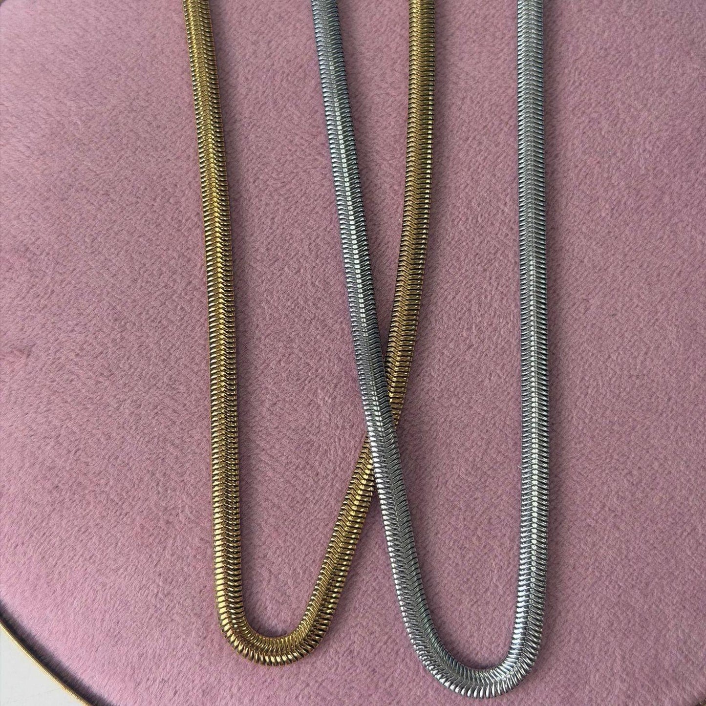 Collar Creta Disponible en dos tamaños disponible - Acero Inoxidable