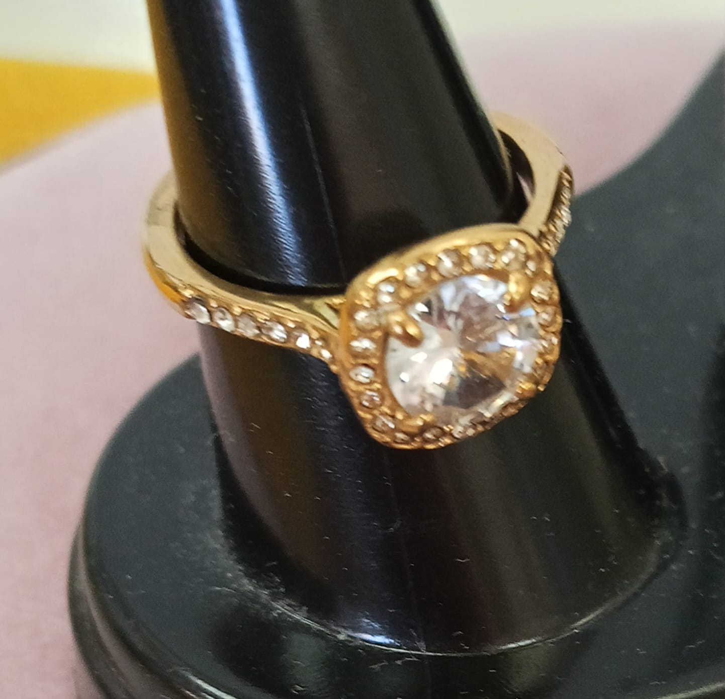 Solitario Anillo Dorado Ajustable con Circonitas