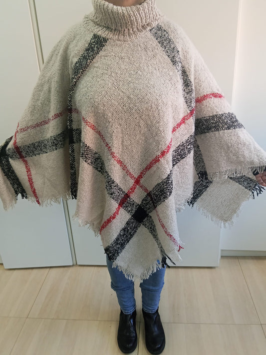 Poncho Inglés Cuello Vuelto con Flecos