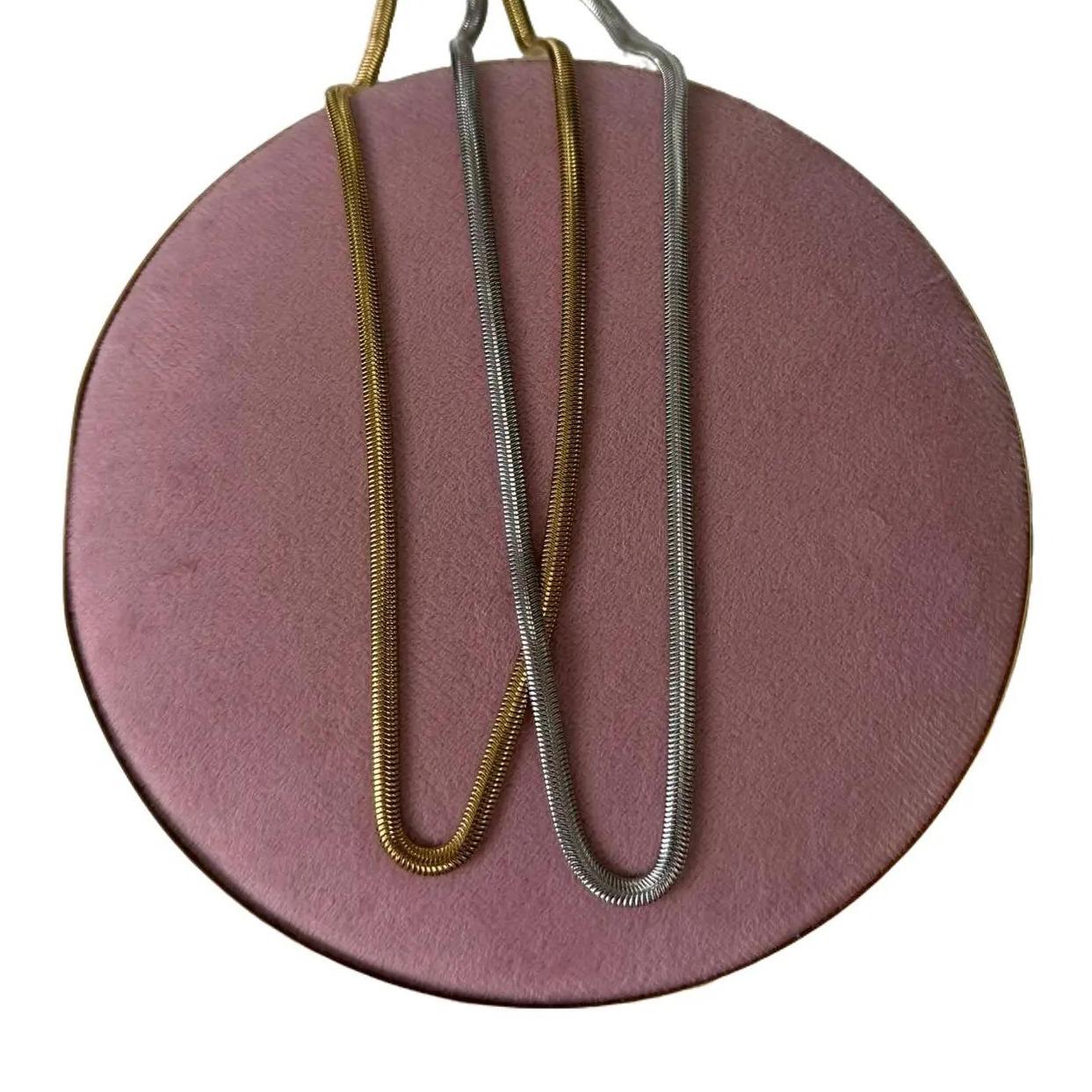 Collar Creta Disponible en dos tamaños disponible - Acero Inoxidable