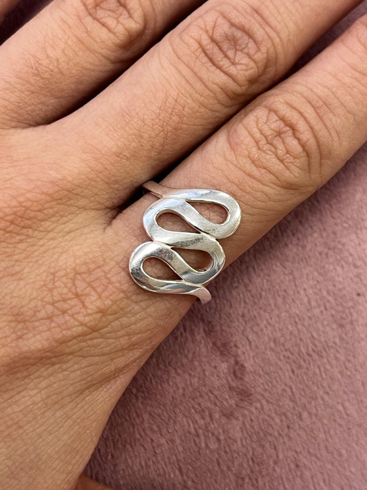 Anillo de Plata de Ley 925 Diseño Clásico para Uso Diario y Colección Elegante y Duradera