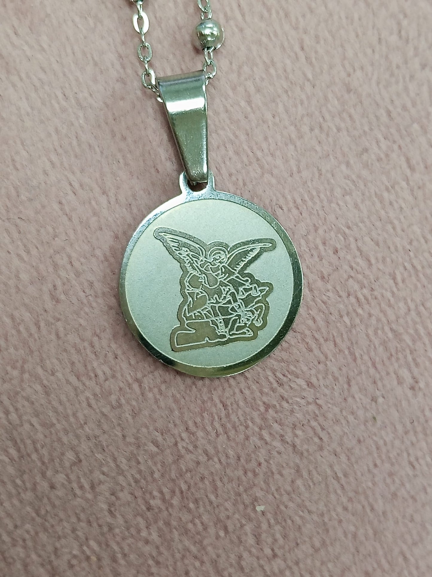 Collar Arcángel San Miguel en Acero Inoxidable en dos colores diponibles