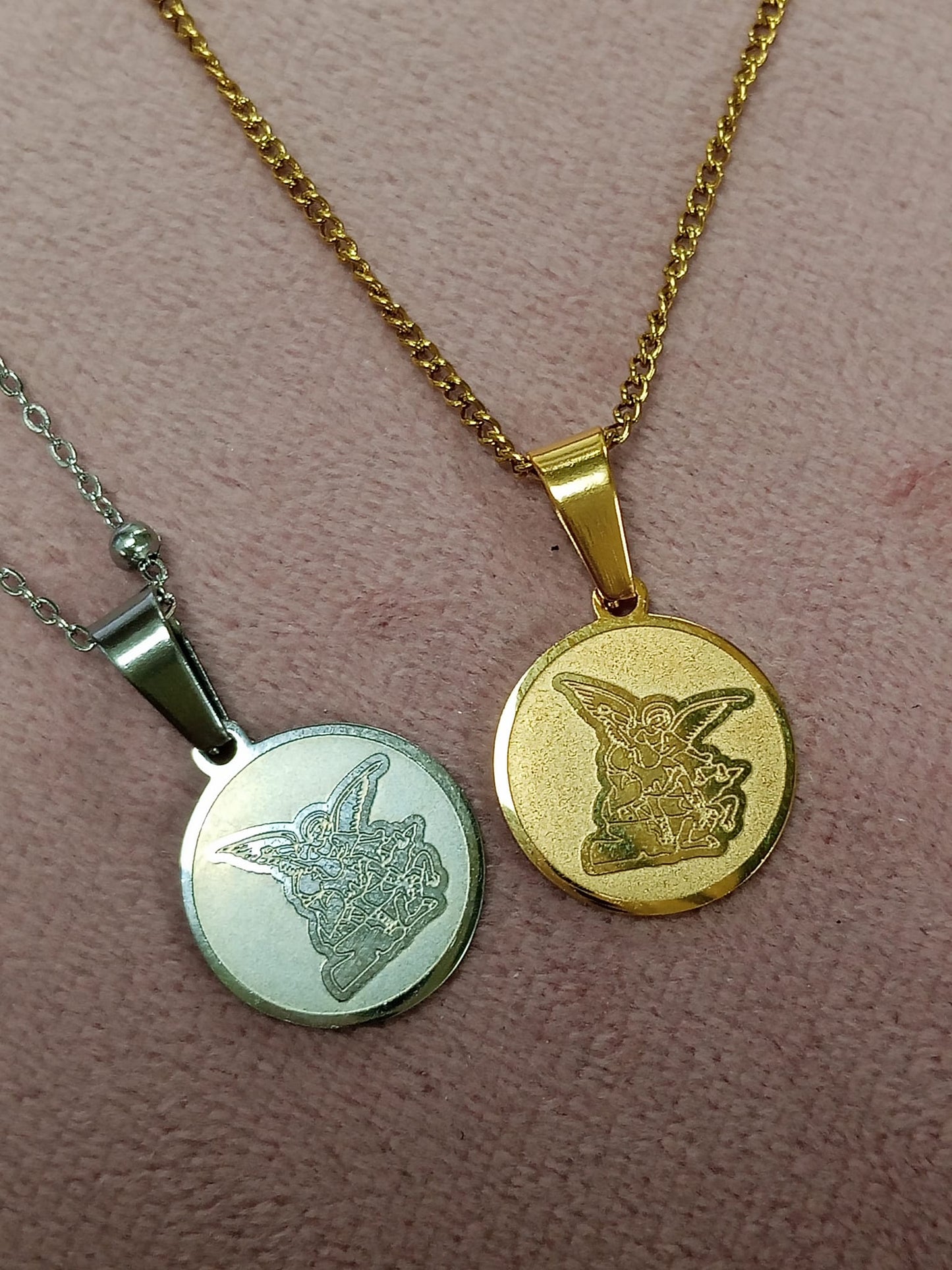 Collar Arcángel San Miguel en Acero Inoxidable en dos colores diponibles