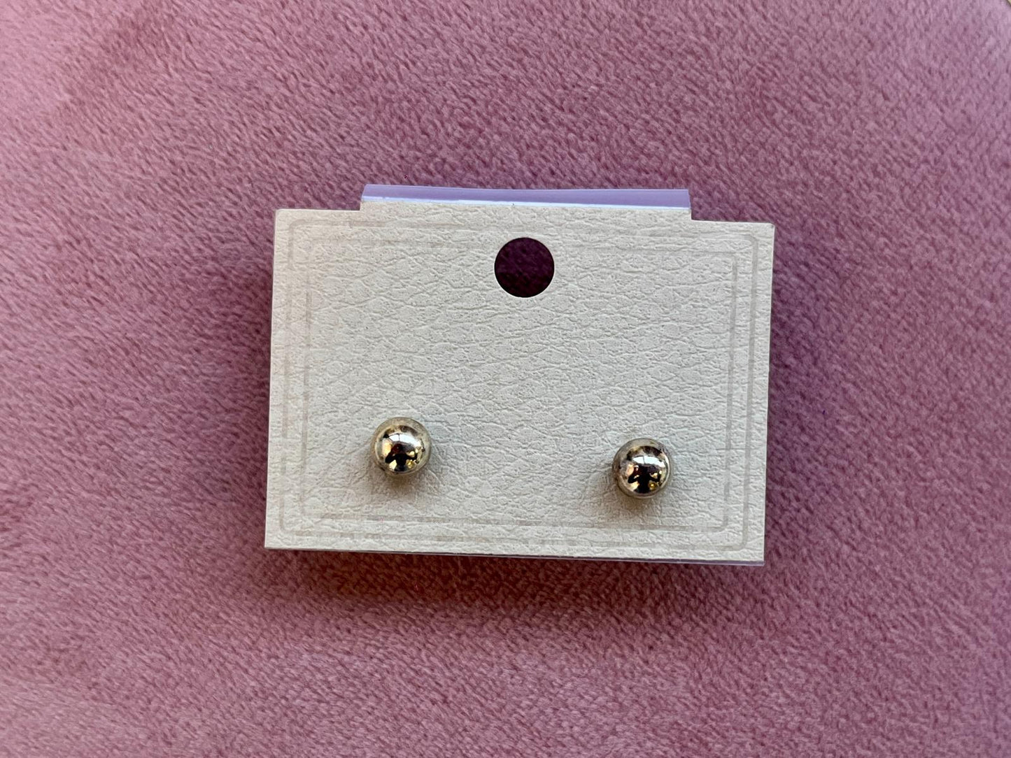 Pendientes Bolita de Diseño Minimalista para Mujer Elegantes y Versátiles en Plateado Brillante