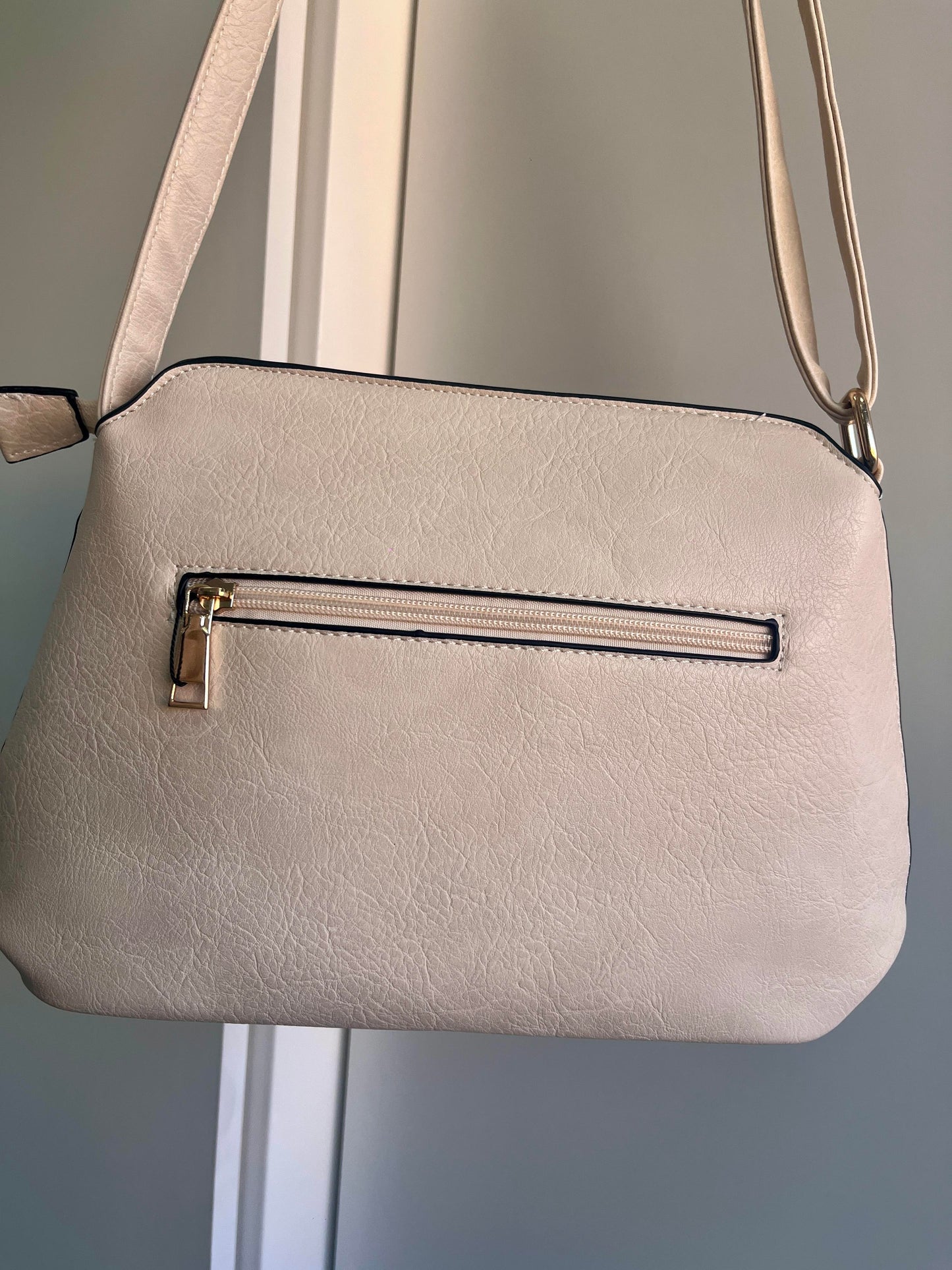 Bolso Paris de Polipiel Premium con Diseño Elegante y Acabados Sofisticados
