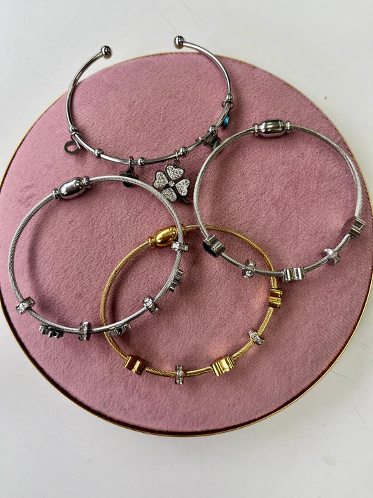 Pulsera Rígida Cerradas con Imán o Semicerradas Diseño Cerrado para Mayor Comodidad y Seguridad Material Rígido Ideal para Uso Diario