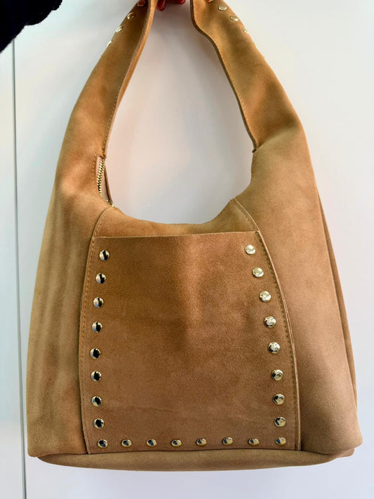 Bolso Iris de Piel con Tachuelas Elegante y Versátil para Mujer