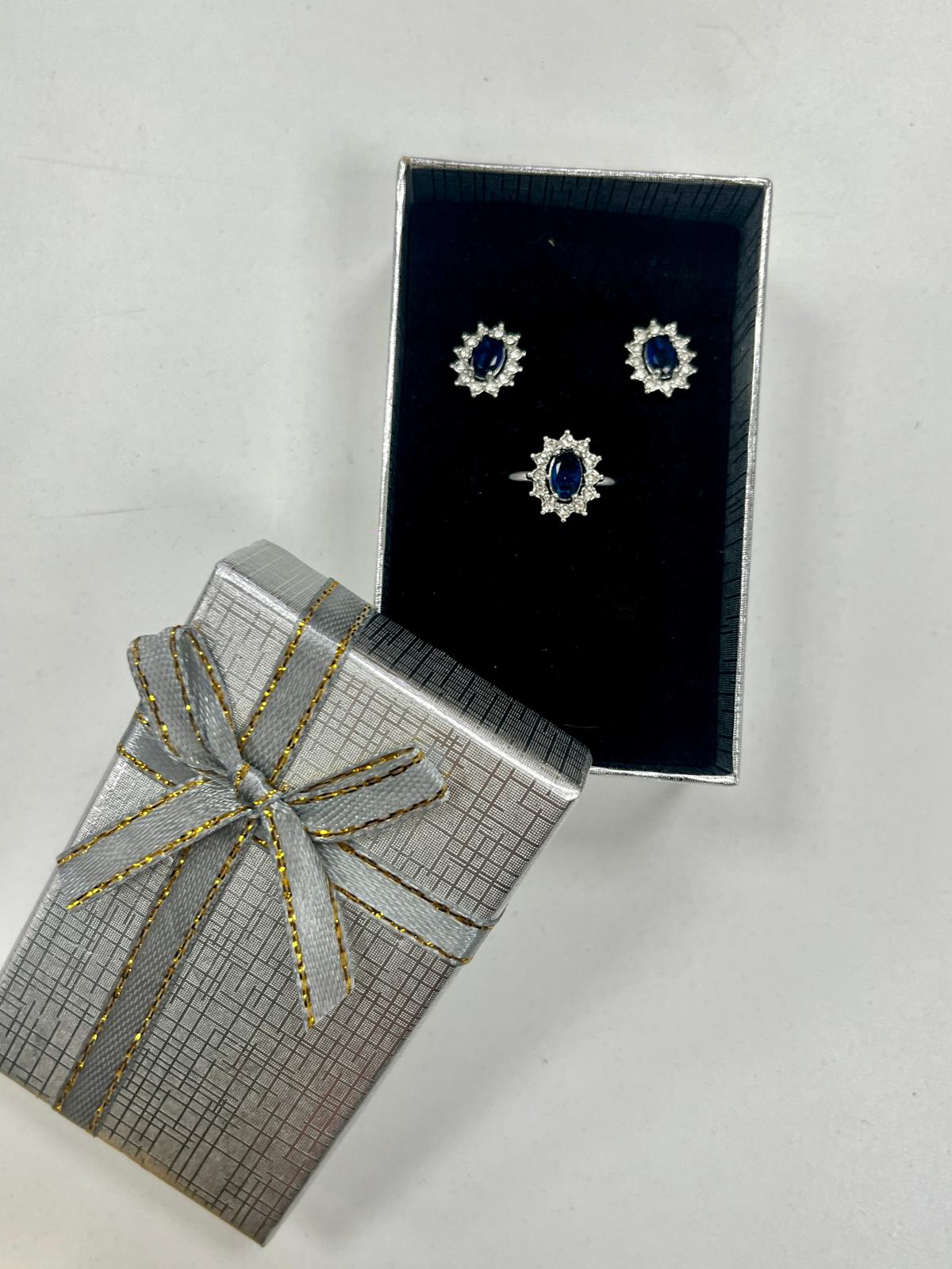 Conjunto Anillo y Pendientes Victoria con Circonita y piedra Azul - Disponible en Plateado