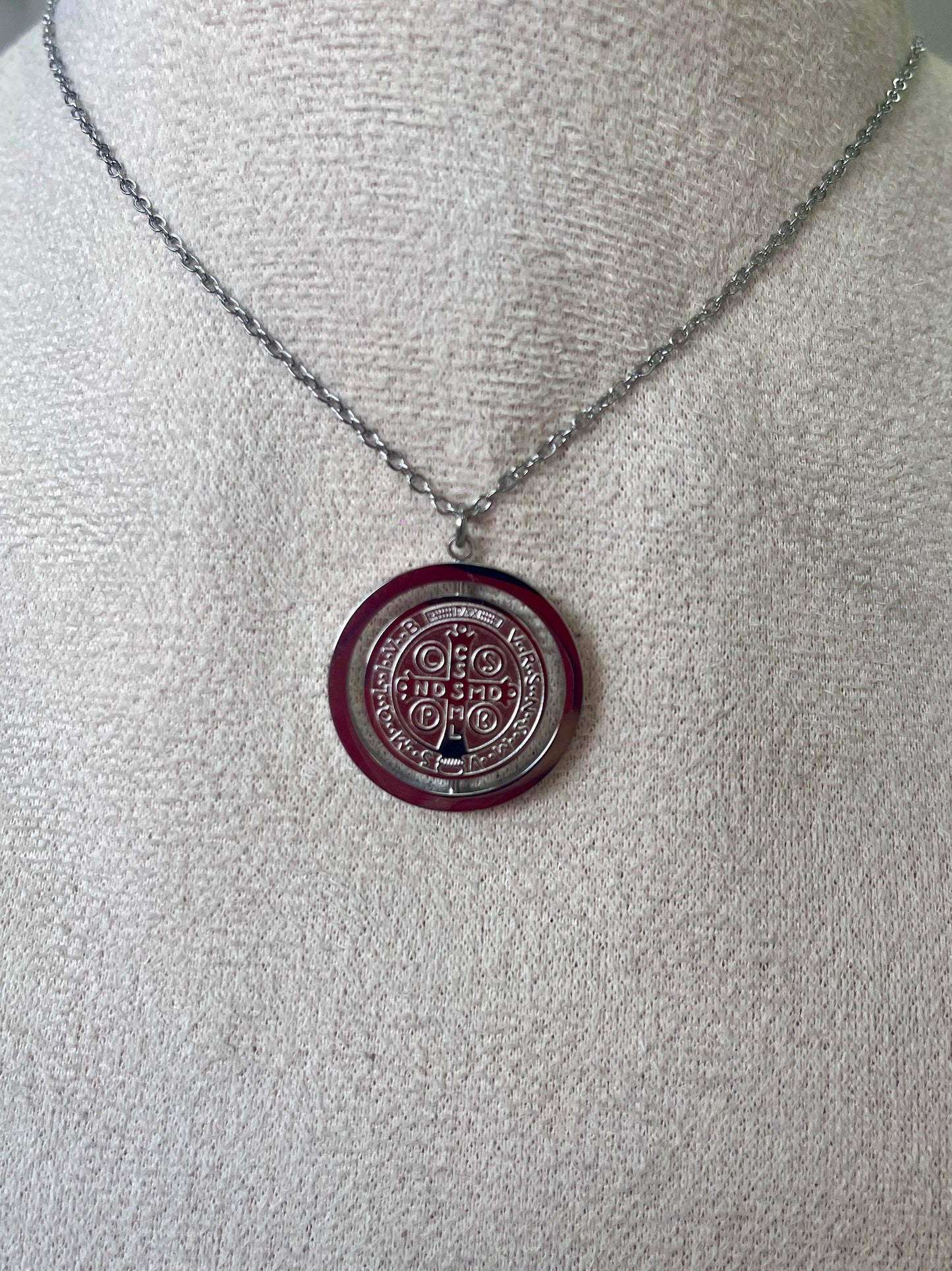 Medalla Giratoria de San Benito – Protección y Alivio de Ansiedad