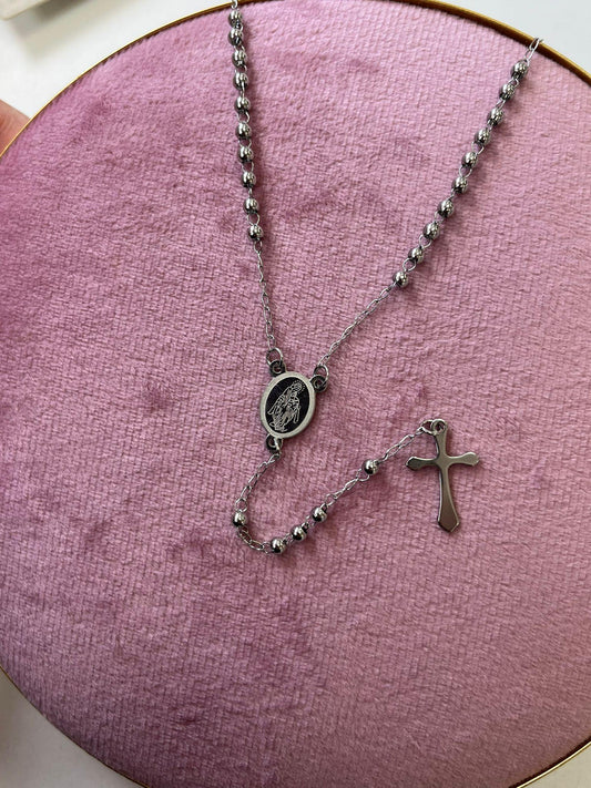 Collar Rosario Plateado Vírgen o Santos en Acero Inoxidable