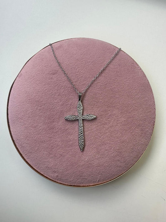 Collar Cruz Grande con Textura - Acero Inoxidable