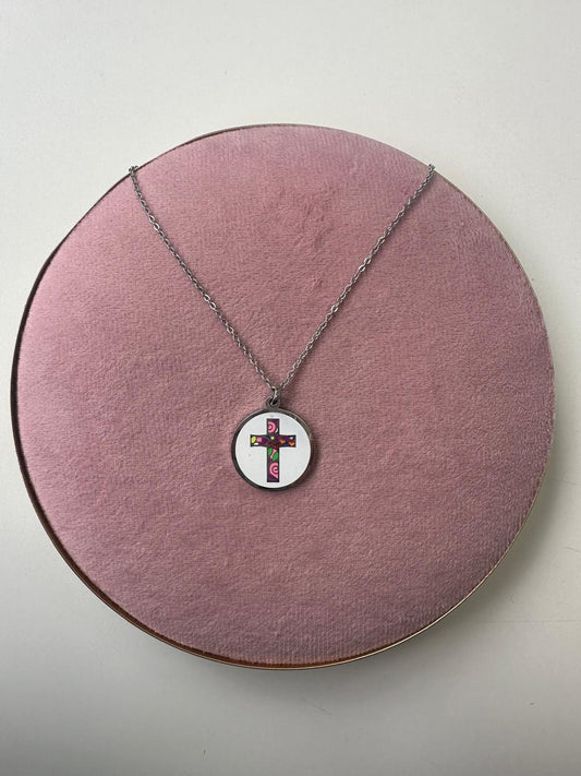 Collar Cruz con Nácar y Diseño de Colores