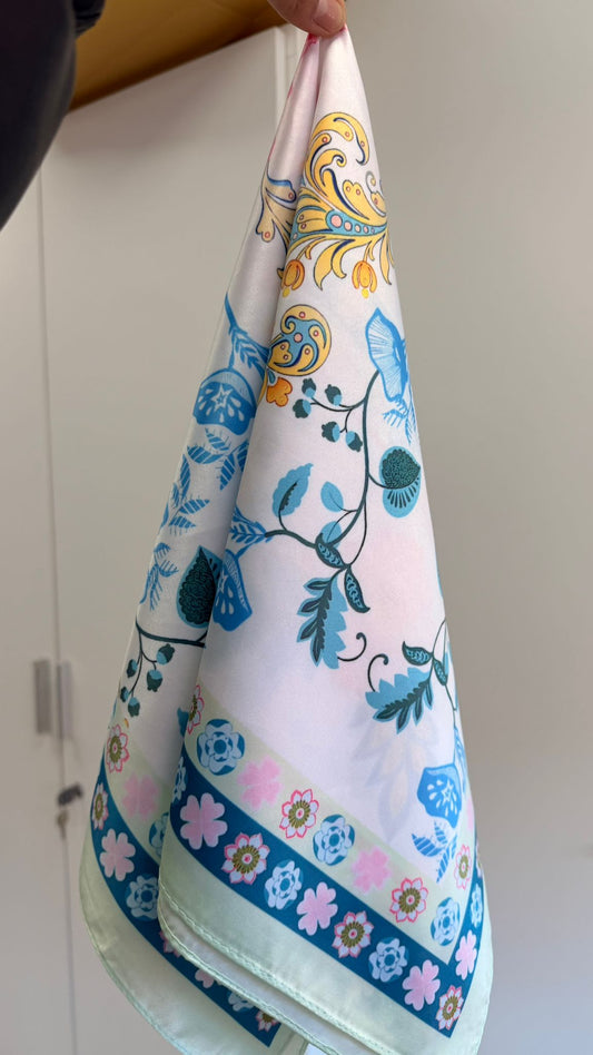 Pañuelo Floral Verdes y Rosas