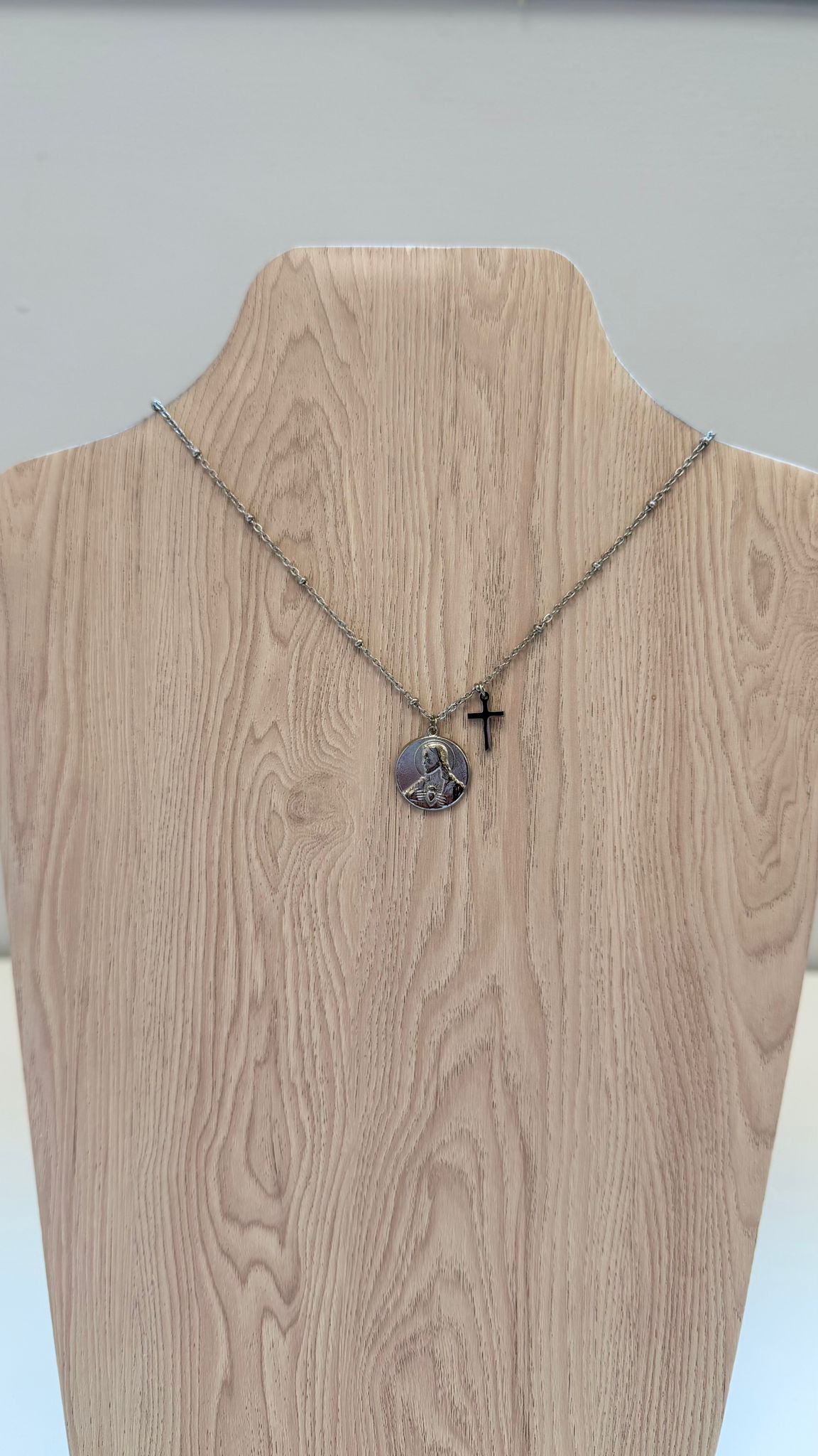 Medalla Sagrado Corazón de Jesús con Charm de Cruz