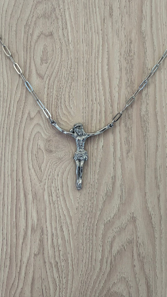 Collar Crucifijo de Acero Inoxidable – Elegancia con Significado