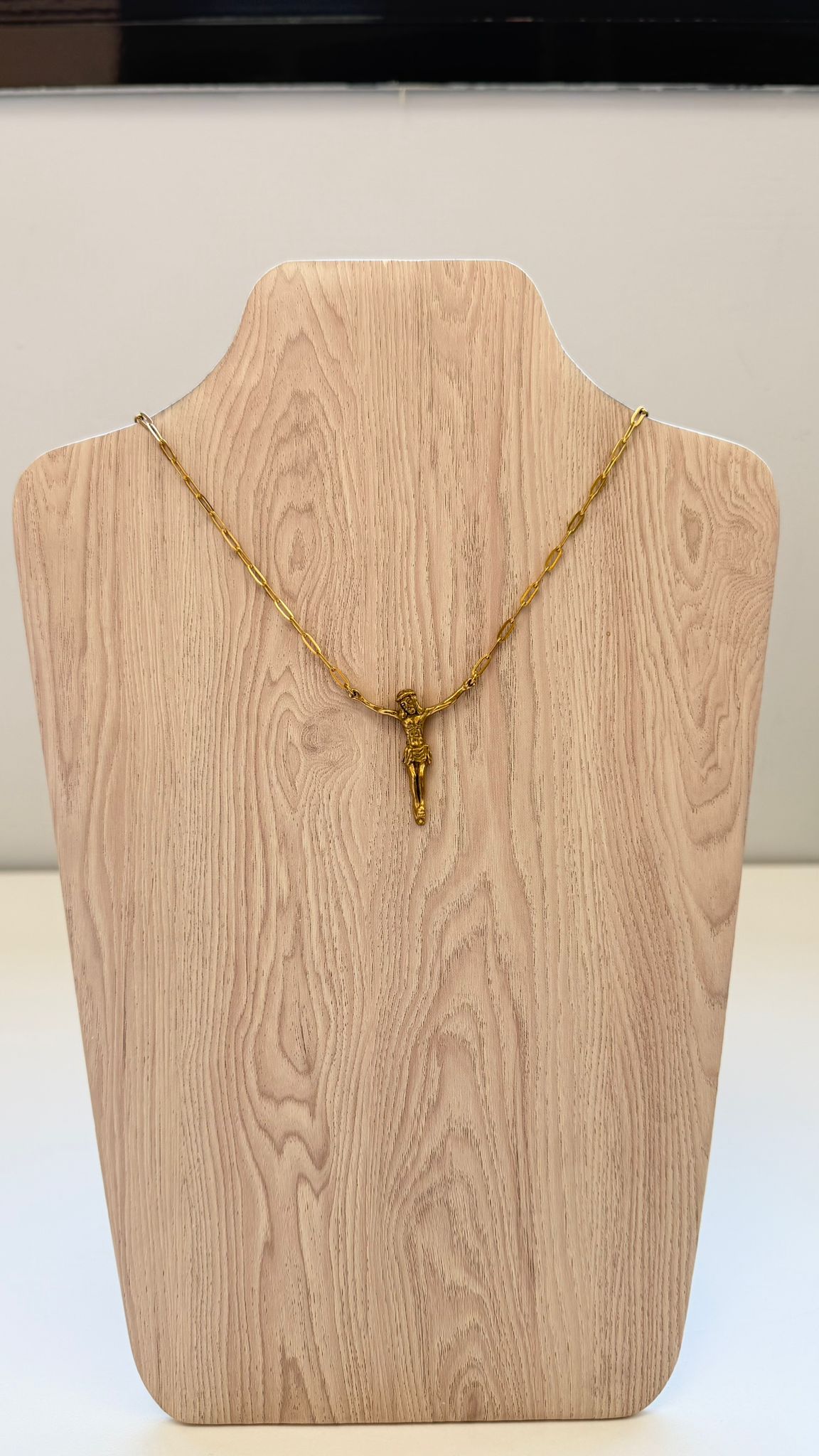 Collar Crucifijo de Acero Inoxidable – Elegancia con Significado