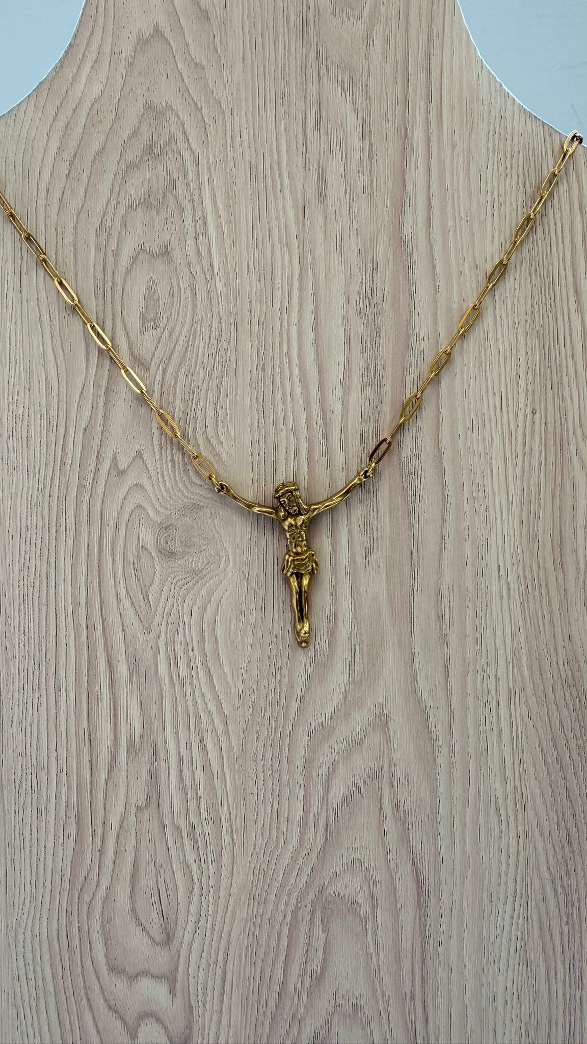 Collar Crucifijo de Acero Inoxidable – Elegancia con Significado
