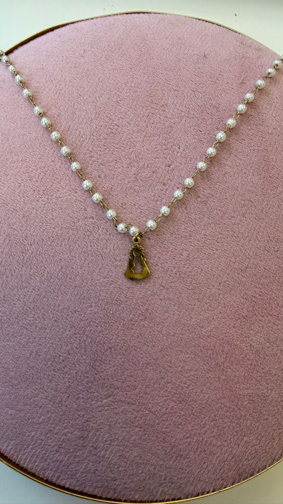 Collar Silueta Virgen del Rocío con Perlitas - Acero Inoxidable