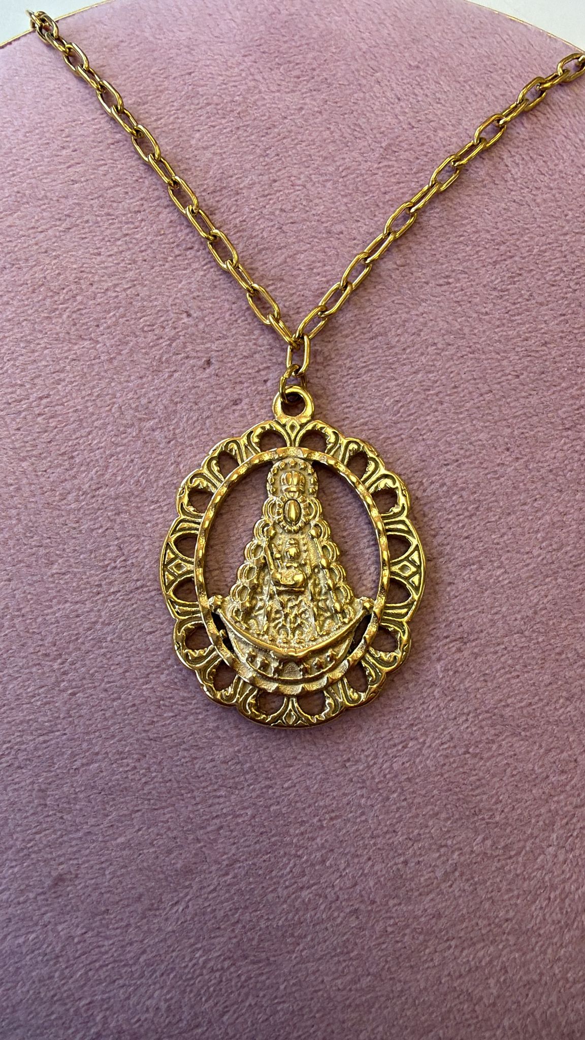Medallón Virgen del Rocío con Borde Decorativo