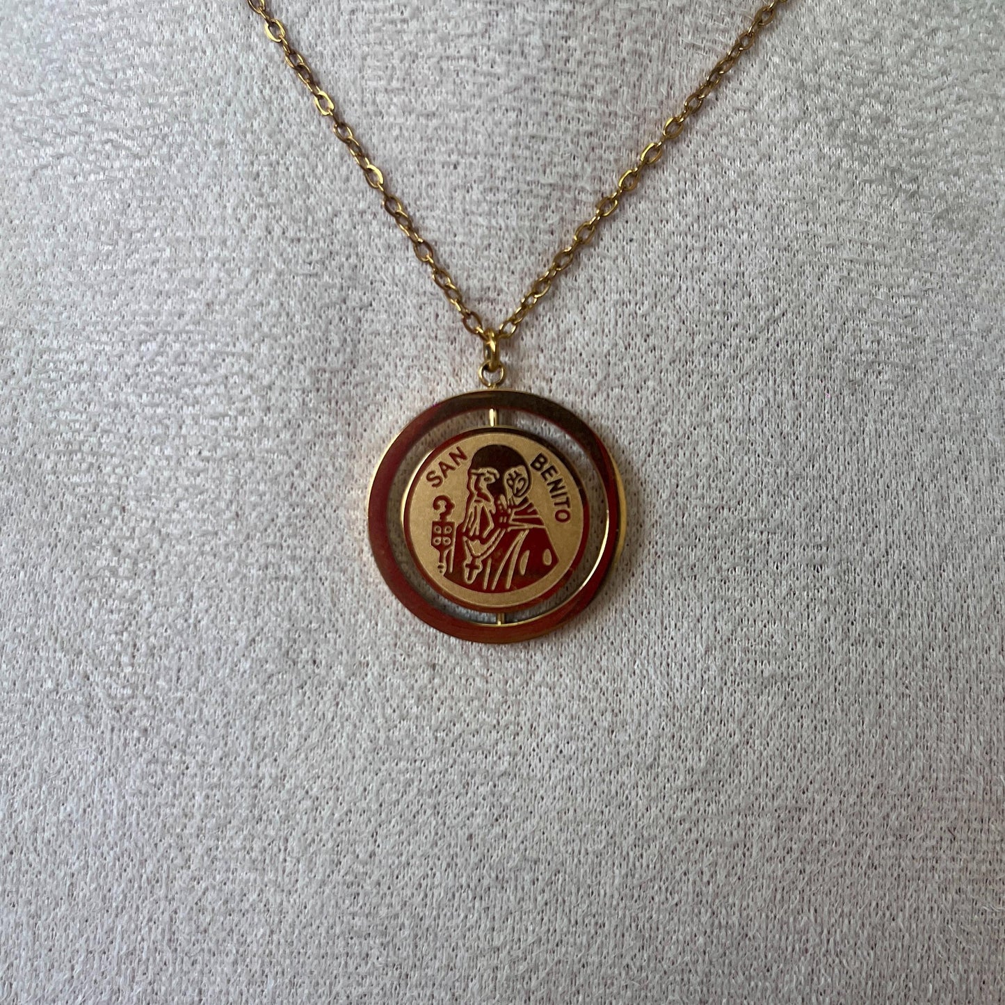 Medalla Giratoria de San Benito – Protección y Alivio de Ansiedad