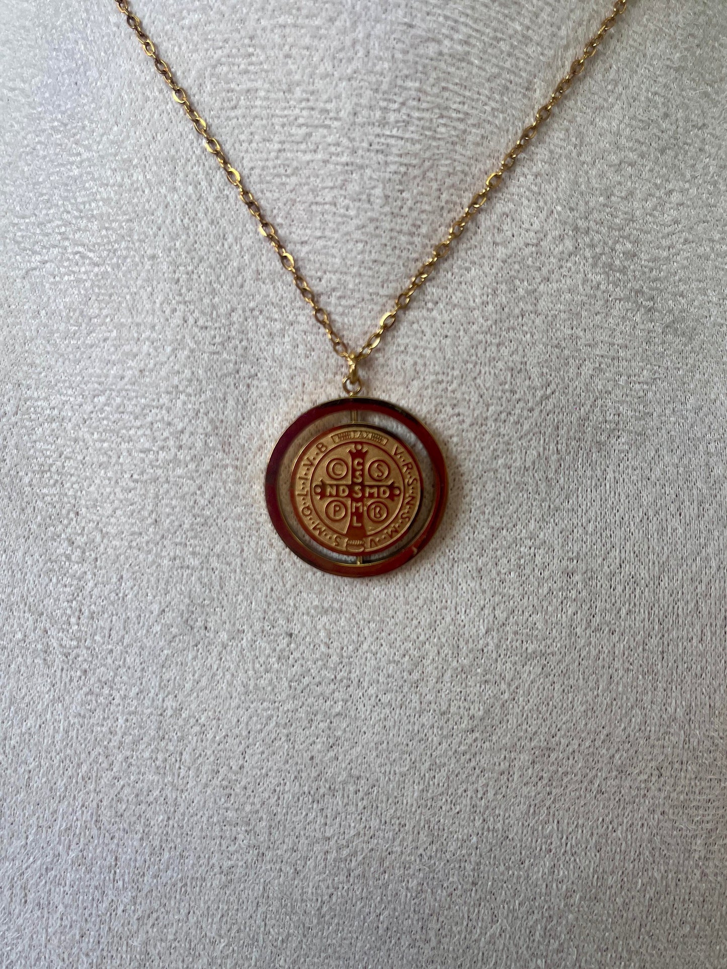 Medalla Giratoria de San Benito – Protección y Alivio de Ansiedad