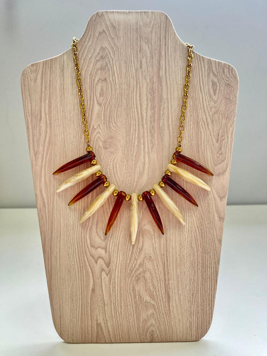 Collar Colmillo Efecto Carey en Dorado y Marrón - Acero Inoxidable