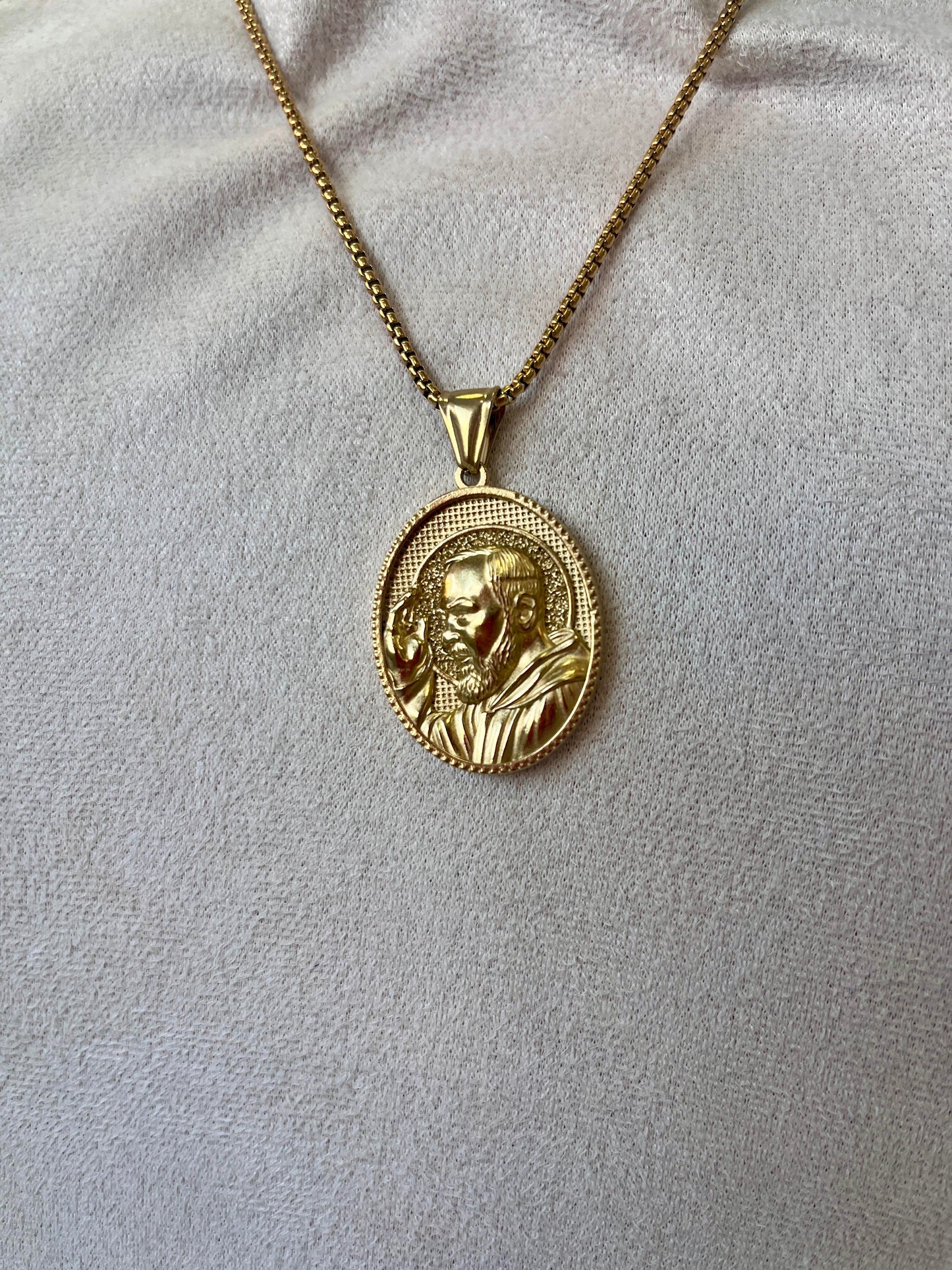 Medallón Padre Pío de Pietrelcina Collar de Acero Inoxidable con Diseño Detallado y Acabado Brillante deal para Regalo y Uso Diario