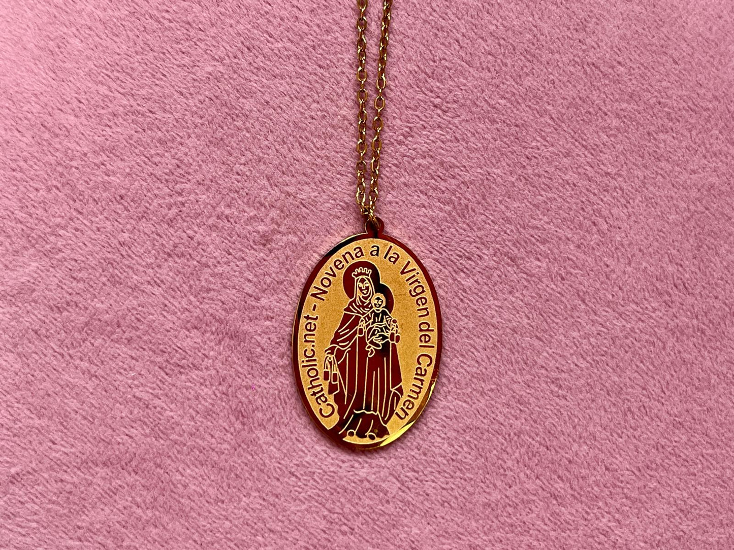 Medalla Ovalada Virgen del Carmen – “Novena a la Virgen del Carmen” (Acero Dorado)