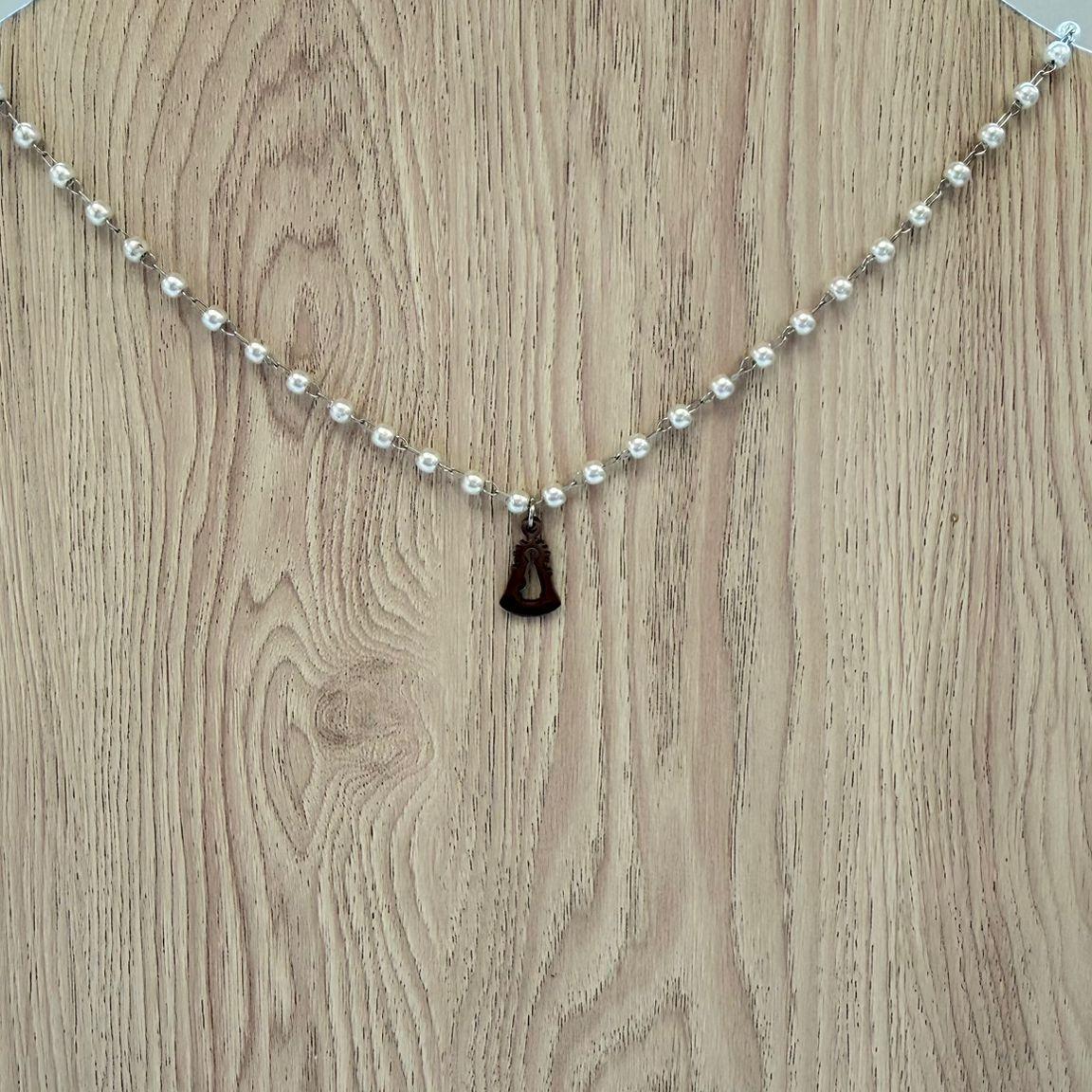 Collar Silueta Virgen del Rocío con Perlitas - Acero Inoxidable
